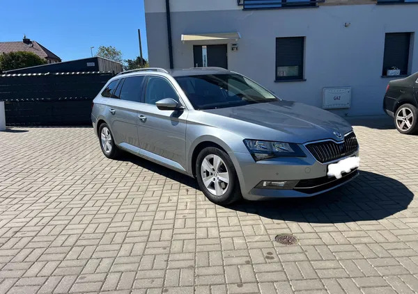 samochody osobowe Skoda Superb cena 57900 przebieg: 177900, rok produkcji 2018 z Szczecin